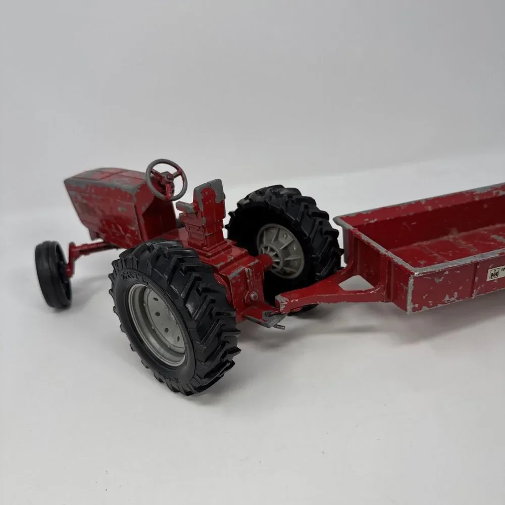 Vtg Red Farm Tractor The ERTL Co STK 415 International Metal and‎ Wagon